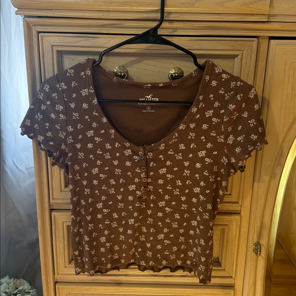 Hollister Flower Tee - Picture 1 of 7